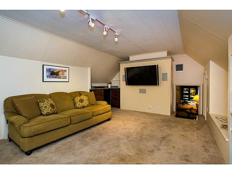 220 Crestwood Road Warwick, RI 02886 - Photo 8 of 24 Den/Family/Great Room.