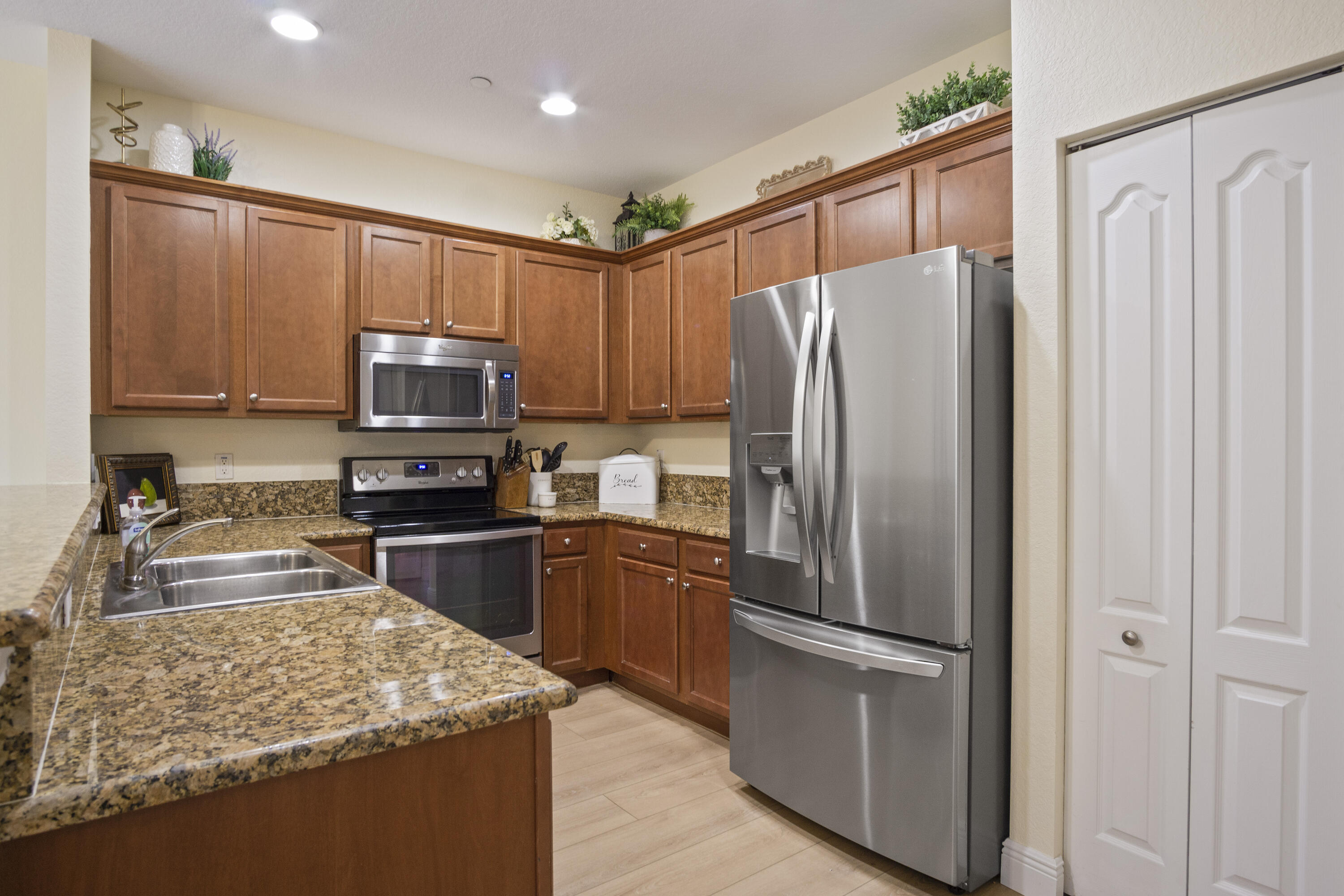 192 Southwest Otter Run Place Stuart, FL 34997 - Photo 6 of 26 8