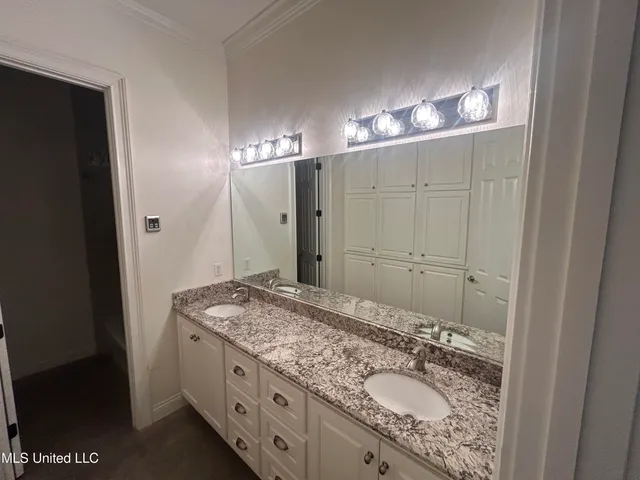 $595,000 | 1306 Robert E Lee Drive, Greenwood, MS 38930