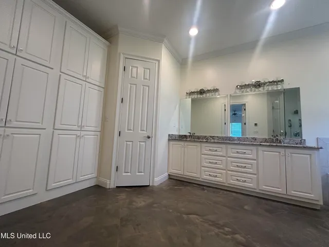 $595,000 | 1306 Robert E Lee Drive, Greenwood, MS 38930