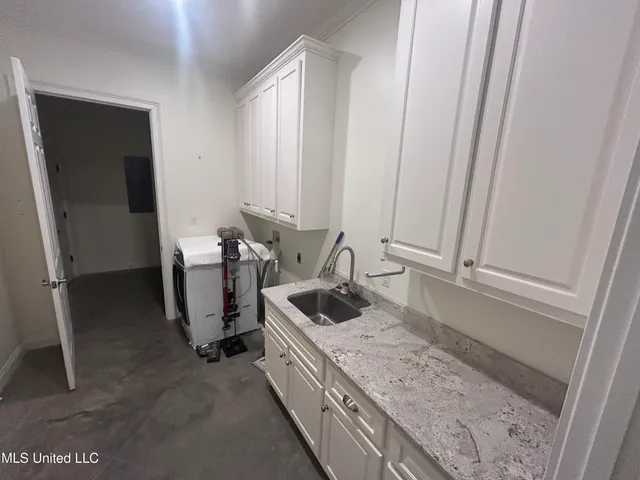 $595,000 | 1306 Robert E Lee Drive, Greenwood, MS 38930