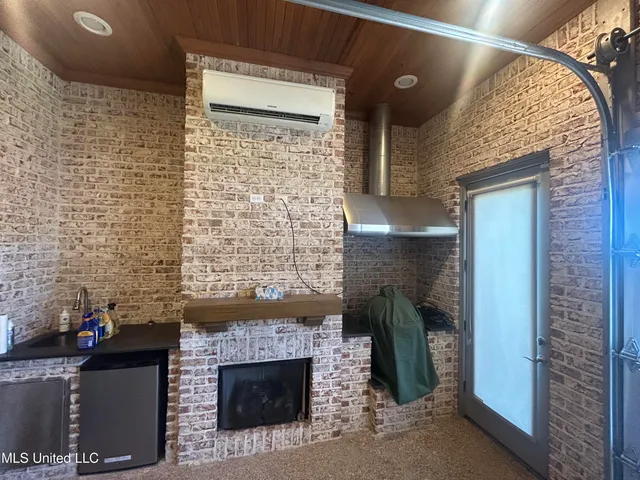 $595,000 | 1306 Robert E Lee Drive, Greenwood, MS 38930