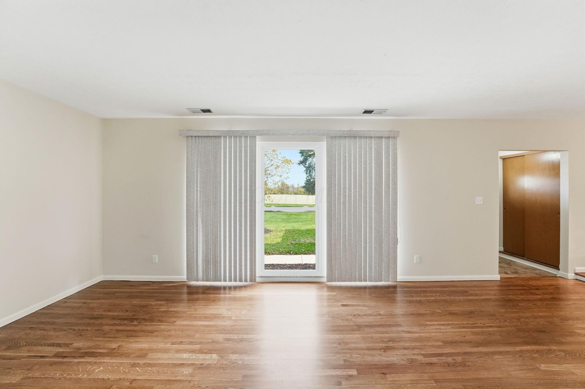 854 South Section Line Road Delaware, OH 43015 - Photo 9 of 60 Family room