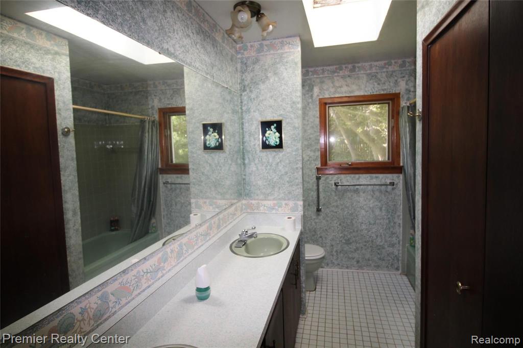 2111 West Avon Road Rochester Hills, MI 48309 - Photo 19 of 22