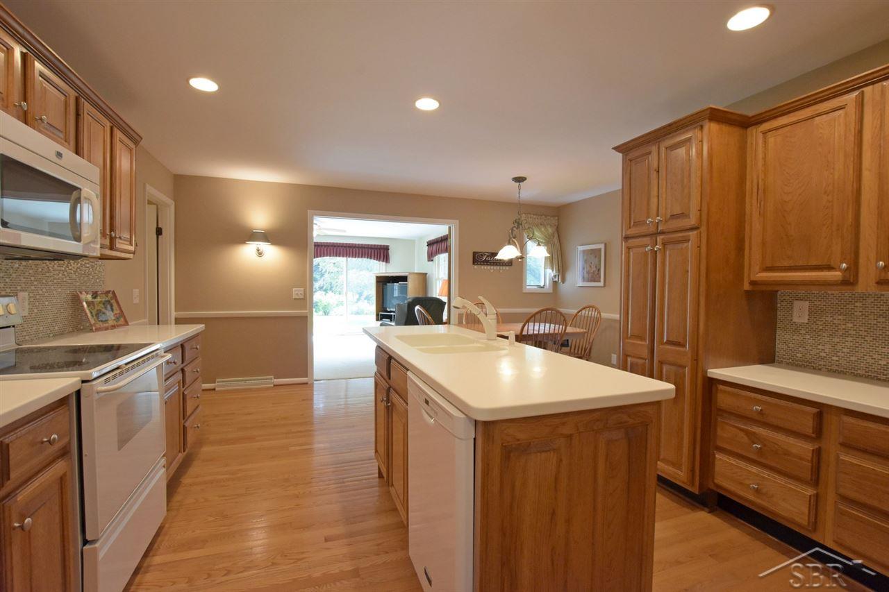 5 Benton Road Saginaw, MI 48602 - Photo 6 of 31 31355801-5.JPG