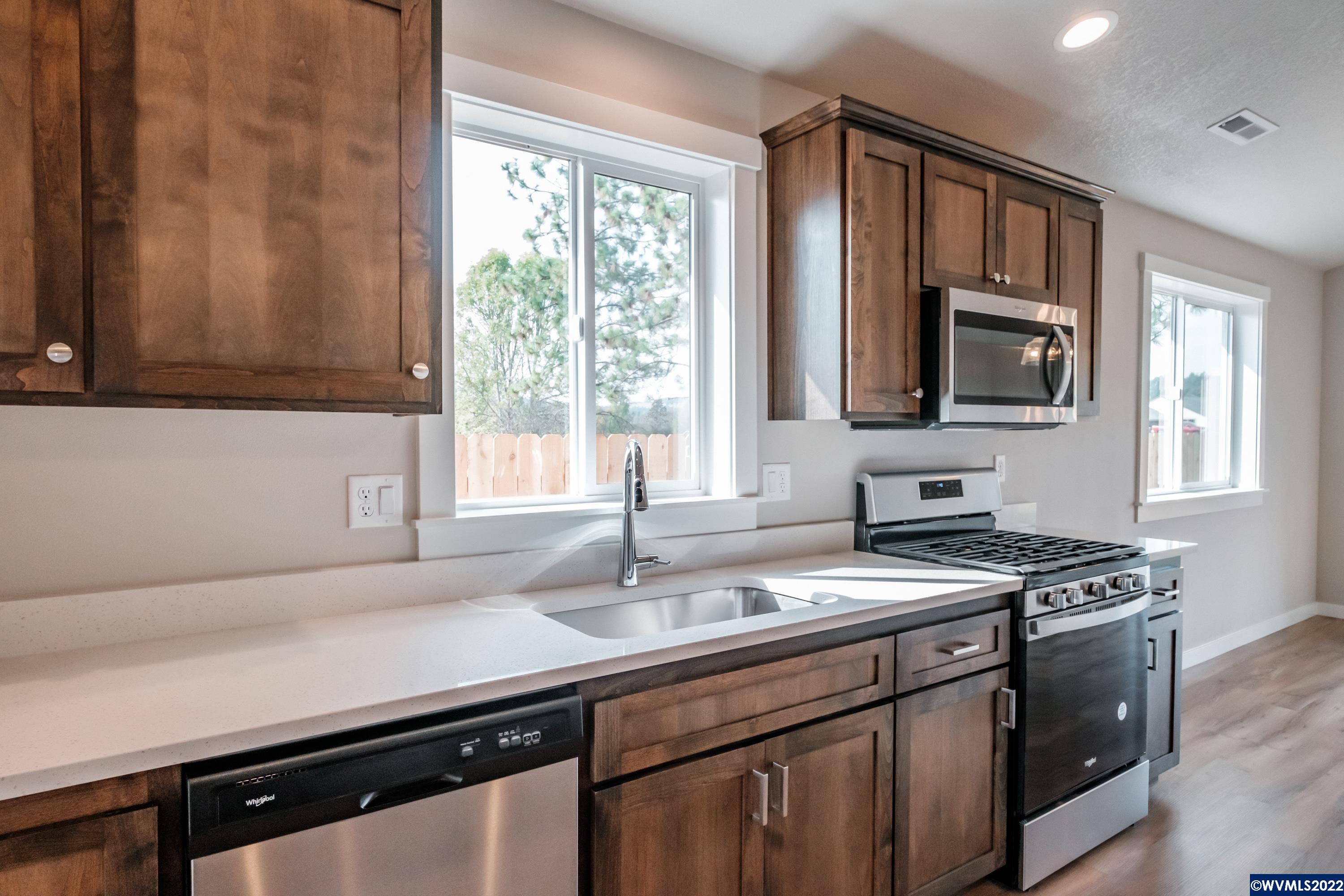 1655 Southwest Ellis Street Dallas, OR 97338 - Photo 14 of 42 Gallery Image 14