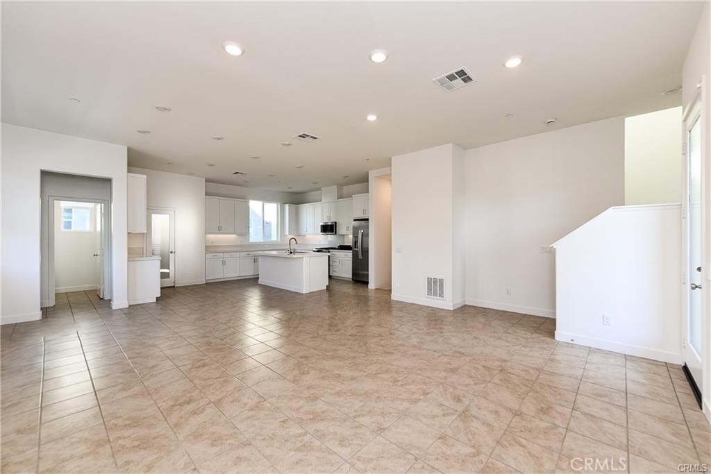 258 Sash Irvine, CA 92618 - Photo 6 of 23