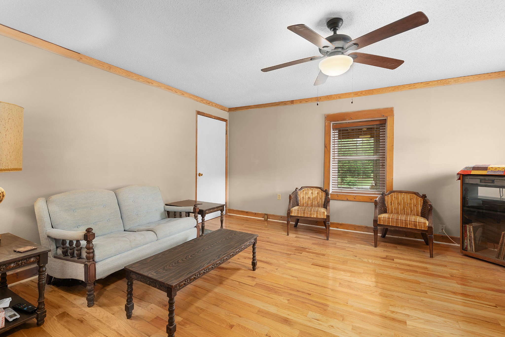 930 Kensington Road Chickamauga, GA 30707 - Photo 19 of 82 a living room with furniture and a window