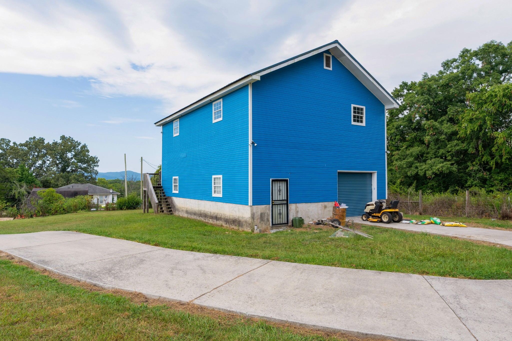 930 Kensington Road Chickamauga, GA 30707 - Photo 51 of 82 a front view of a house with a yard and garage