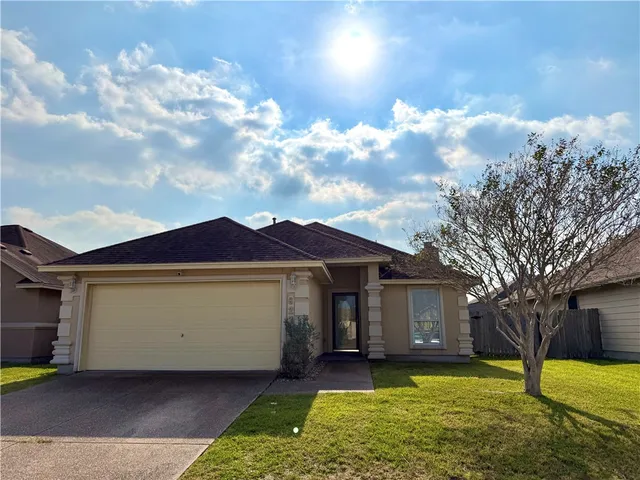 $2,050 | 6225 Queen Bess Drive, Corpus Christi, TX 78414