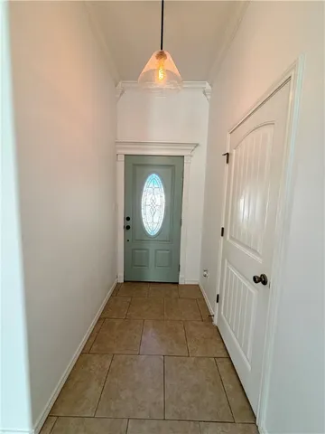 a view of entryway with window