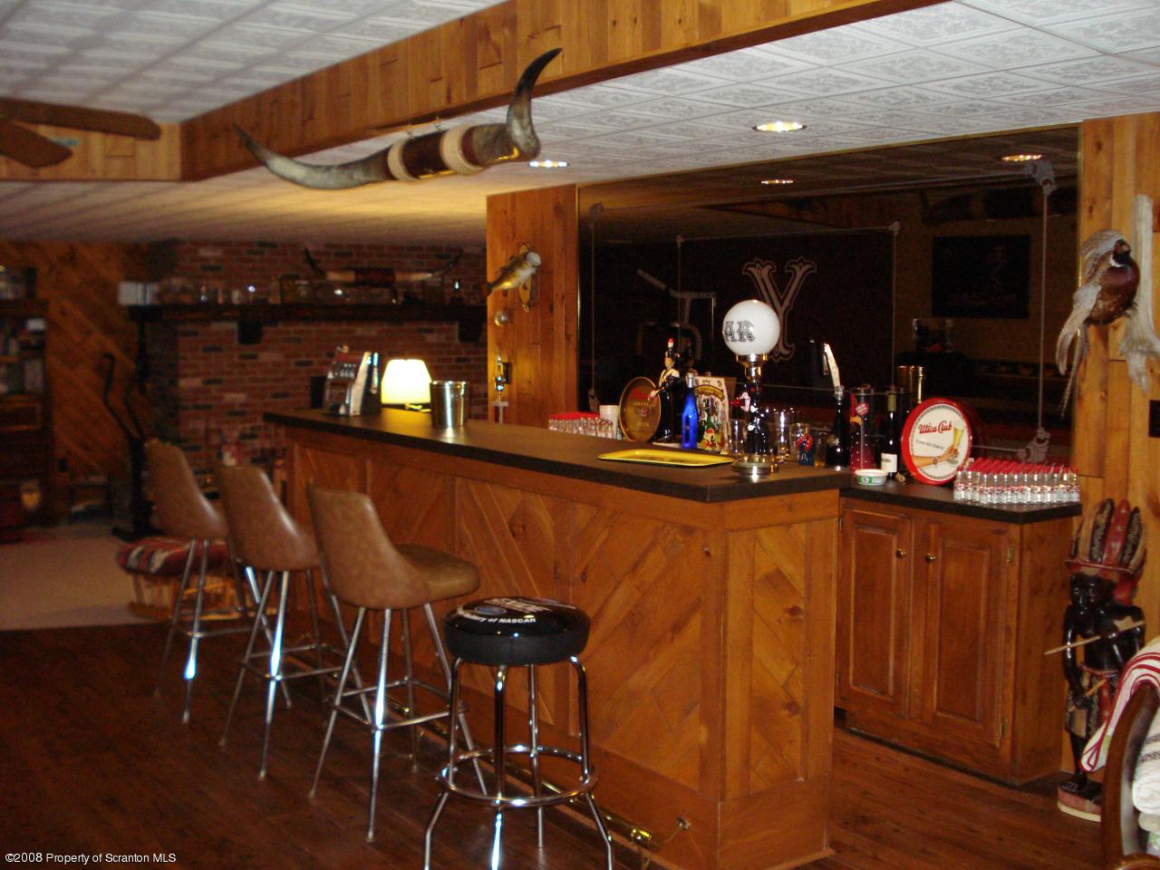 72 Memory Lane Moscow, PA 18444 - Photo 32 of 34 a view of a room with wooden floor