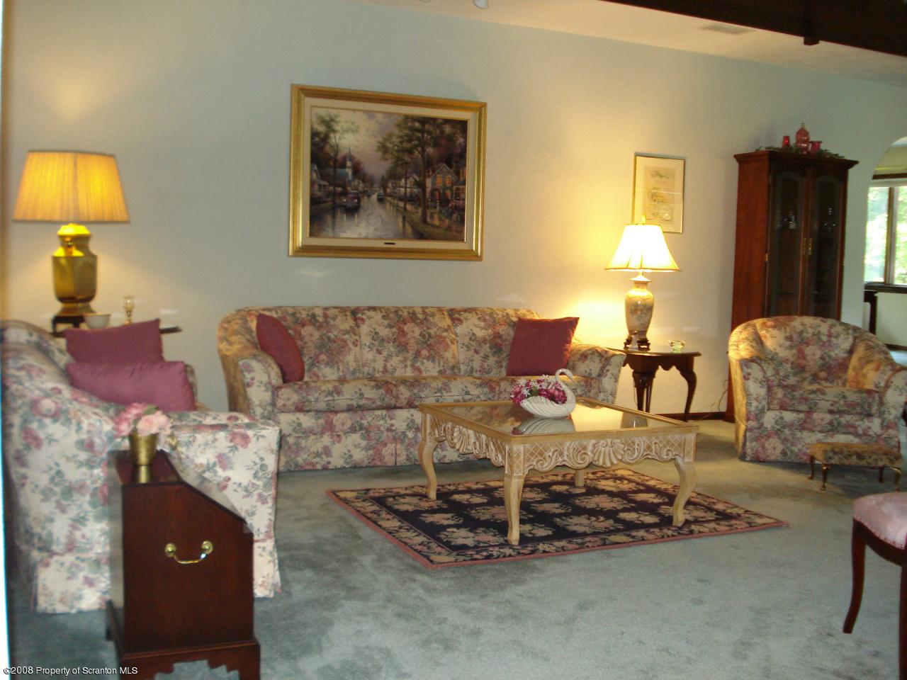 72 Memory Lane Moscow, PA 18444 - Photo 10 of 34 a living room with furniture and a lamp