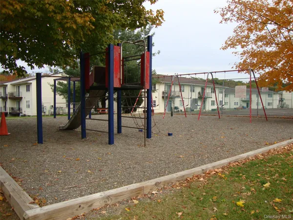 $2,200 | 276 Temple Hill Road, Unit 2215, New Windsor, NY 12553