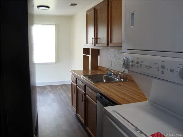 $2,200 | 276 Temple Hill Road, Unit 2215, New Windsor, NY 12553