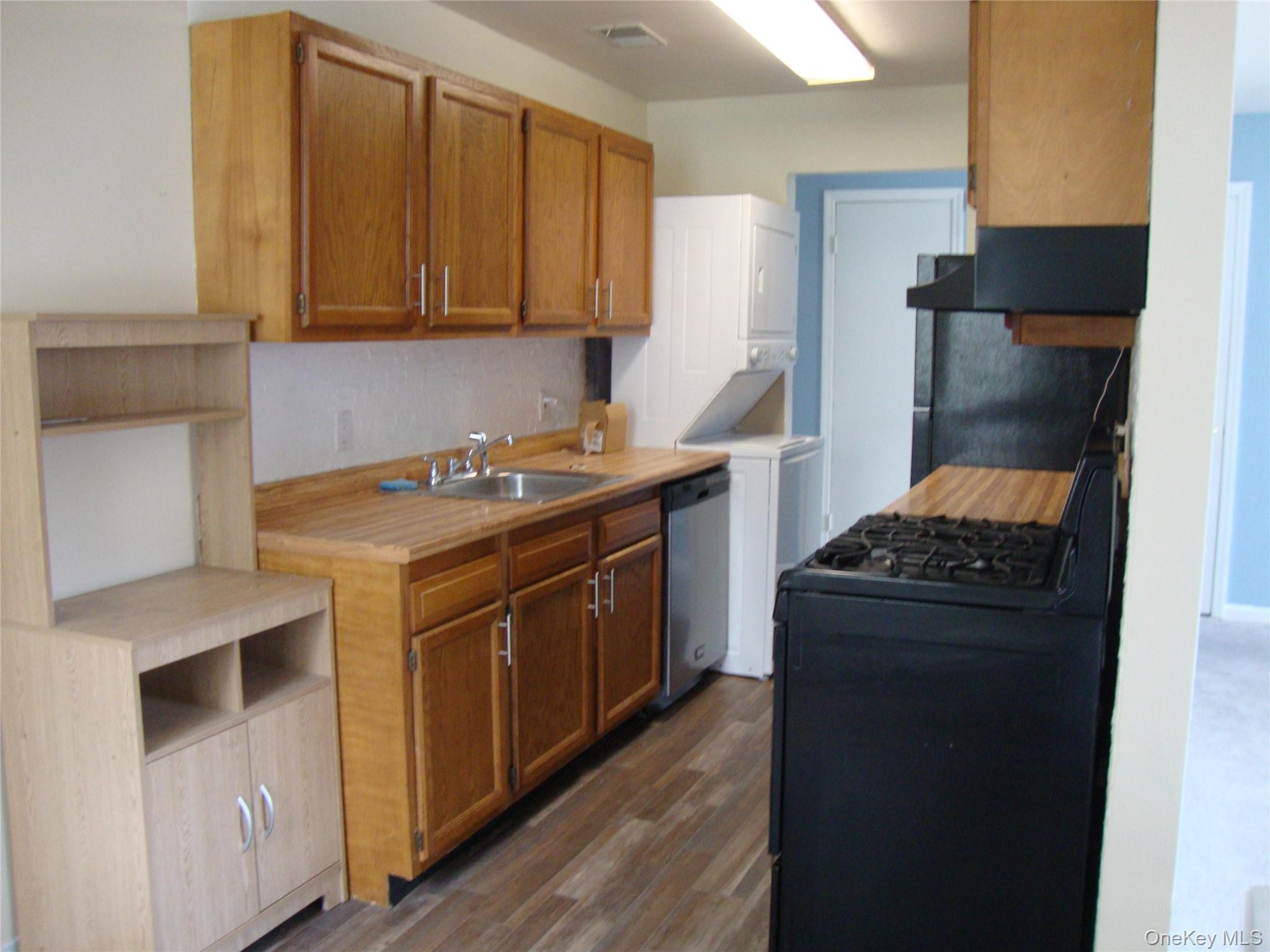 276 Temple Hill Road, Unit 2215 New Windsor, NY 12553 - Photo 8 of 16 a kitchen with a stove and a microwave