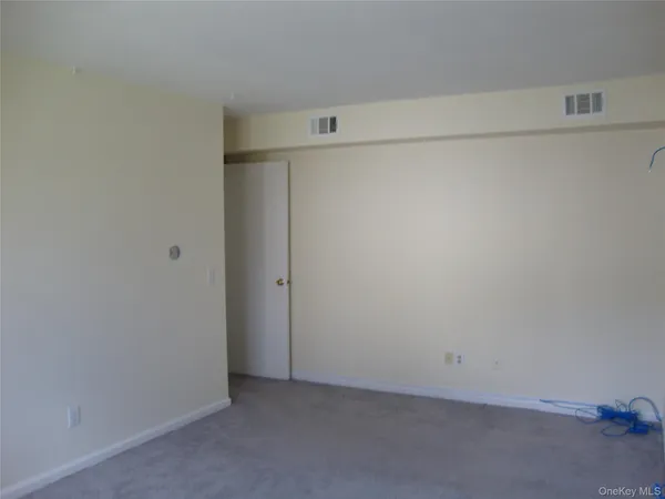 $2,200 | 276 Temple Hill Road, Unit 2215, New Windsor, NY 12553