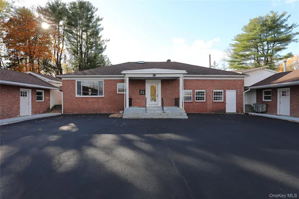 $2,300 | 14311 Highway 9W, Ravena, NY 12143