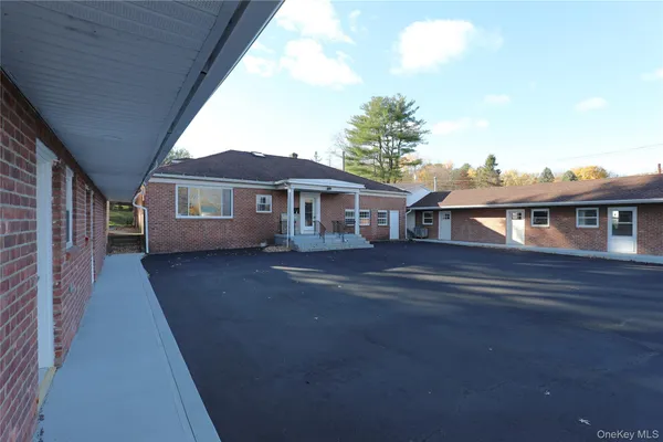 $2,300 | 14311 Highway 9W, Ravena, NY 12143