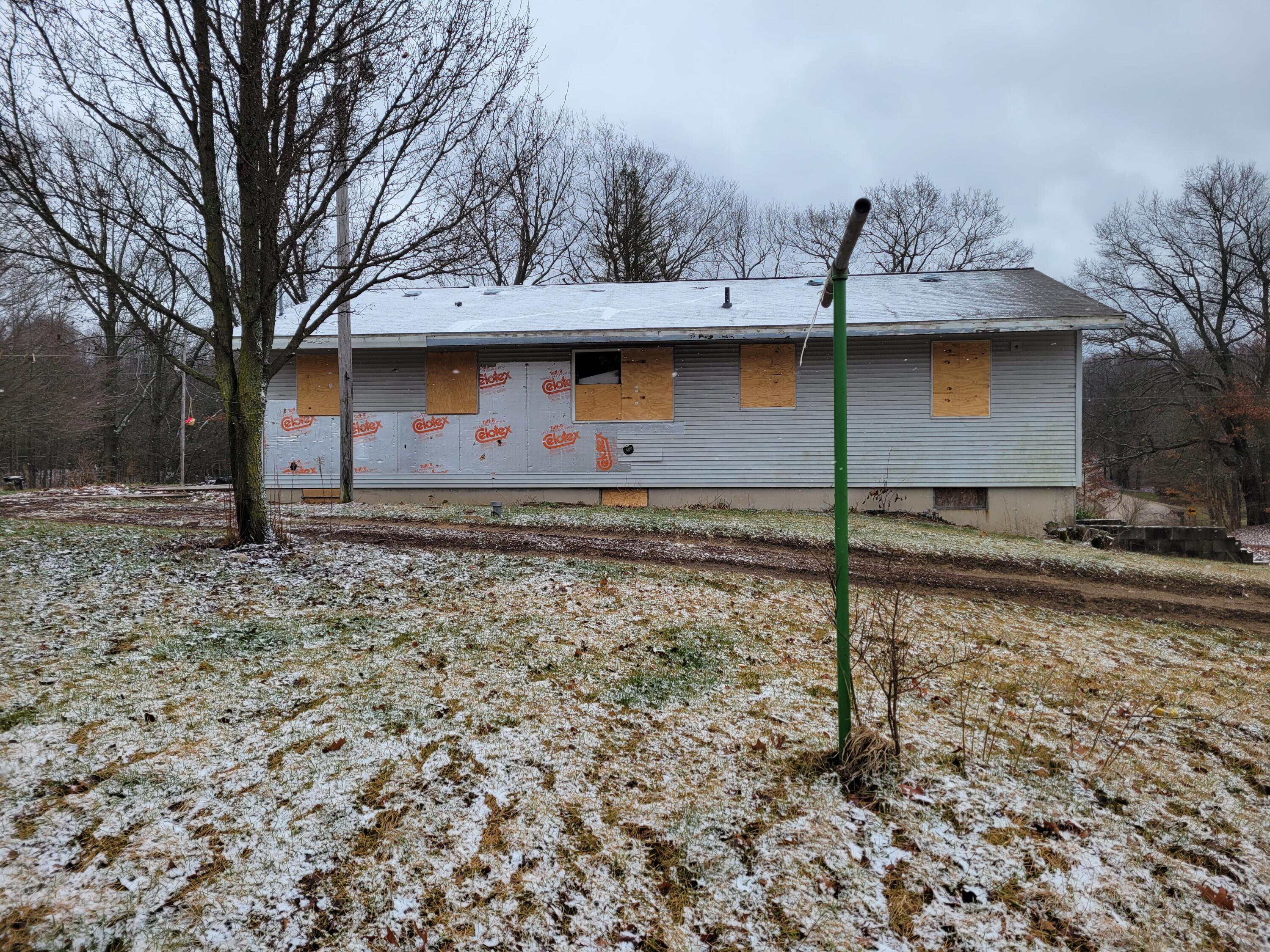 4751 Fruin Road Bellevue, MI 49021 - Photo 4 of 13 4751 Fruin Rd - rear