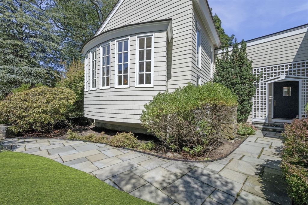 110 Galloupes Point Road Swampscott, MA 01907 - Photo 11 of 42 Gallery Image 11
