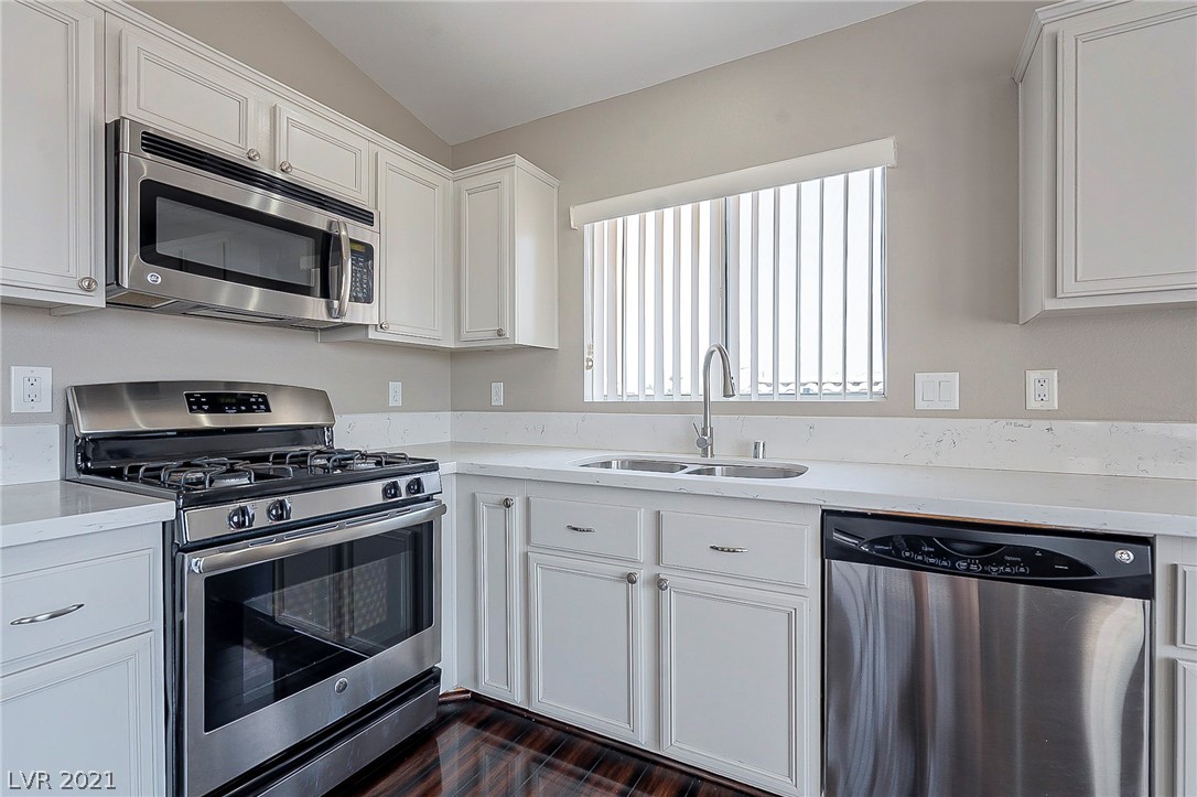4517 Ranch Foreman Road North Las Vegas, NV 89032 - Photo 8 of 31