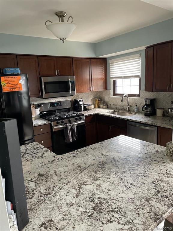 22271 Derby Road Woodhaven, MI 48183 - Photo 5 of 23