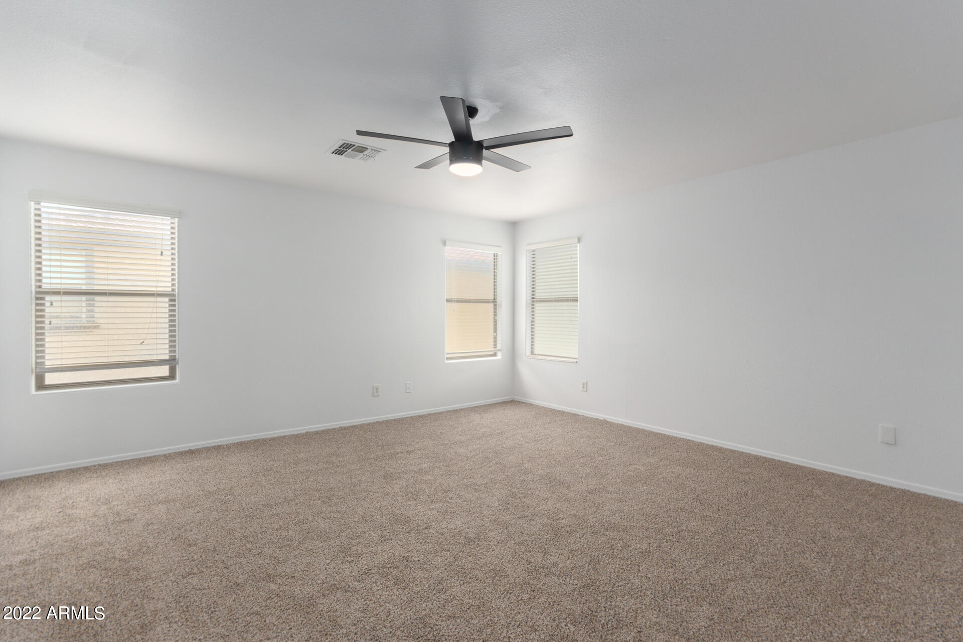 6475 West Freeway Lane Glendale, AZ 85302 - Photo 14 of 26 Large Master Bedroom