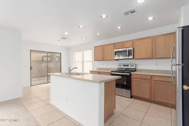 $1,950 | 6475 West Freeway Lane, Glendale, AZ 85302