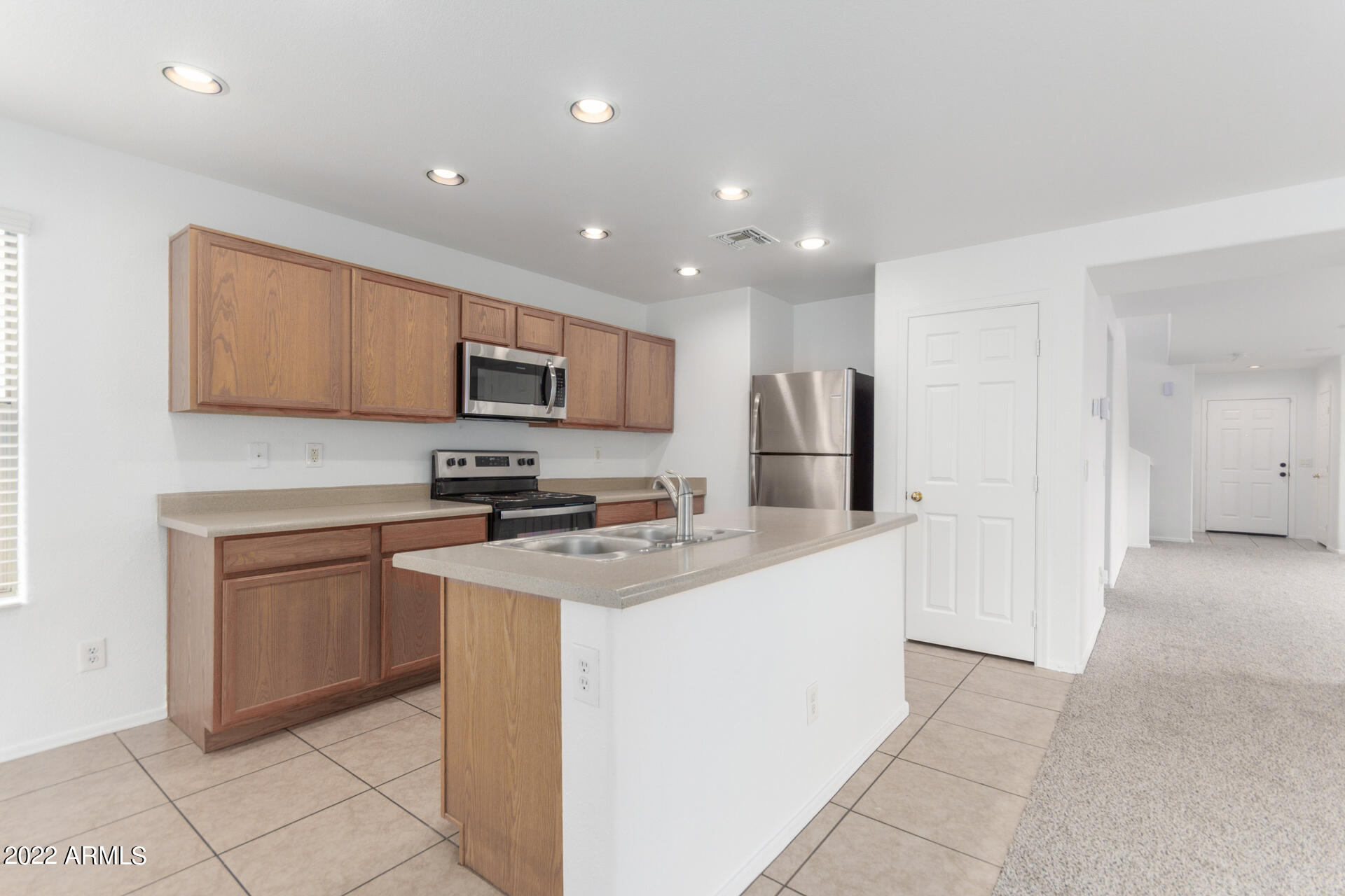 6475 West Freeway Lane Glendale, AZ 85302 - Photo 5 of 26 Kitchen