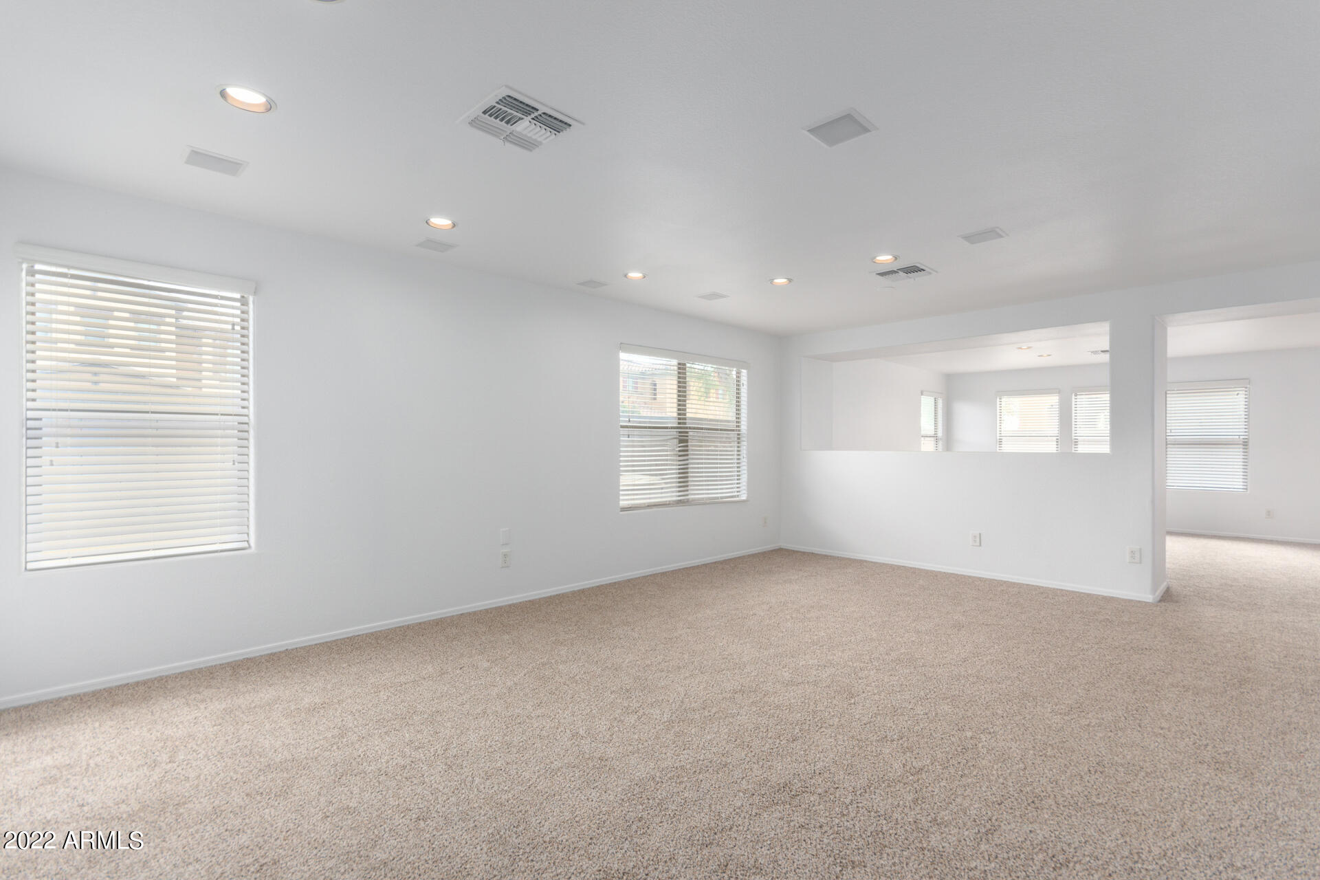 6475 West Freeway Lane Glendale, AZ 85302 - Photo 10 of 26 Living Room