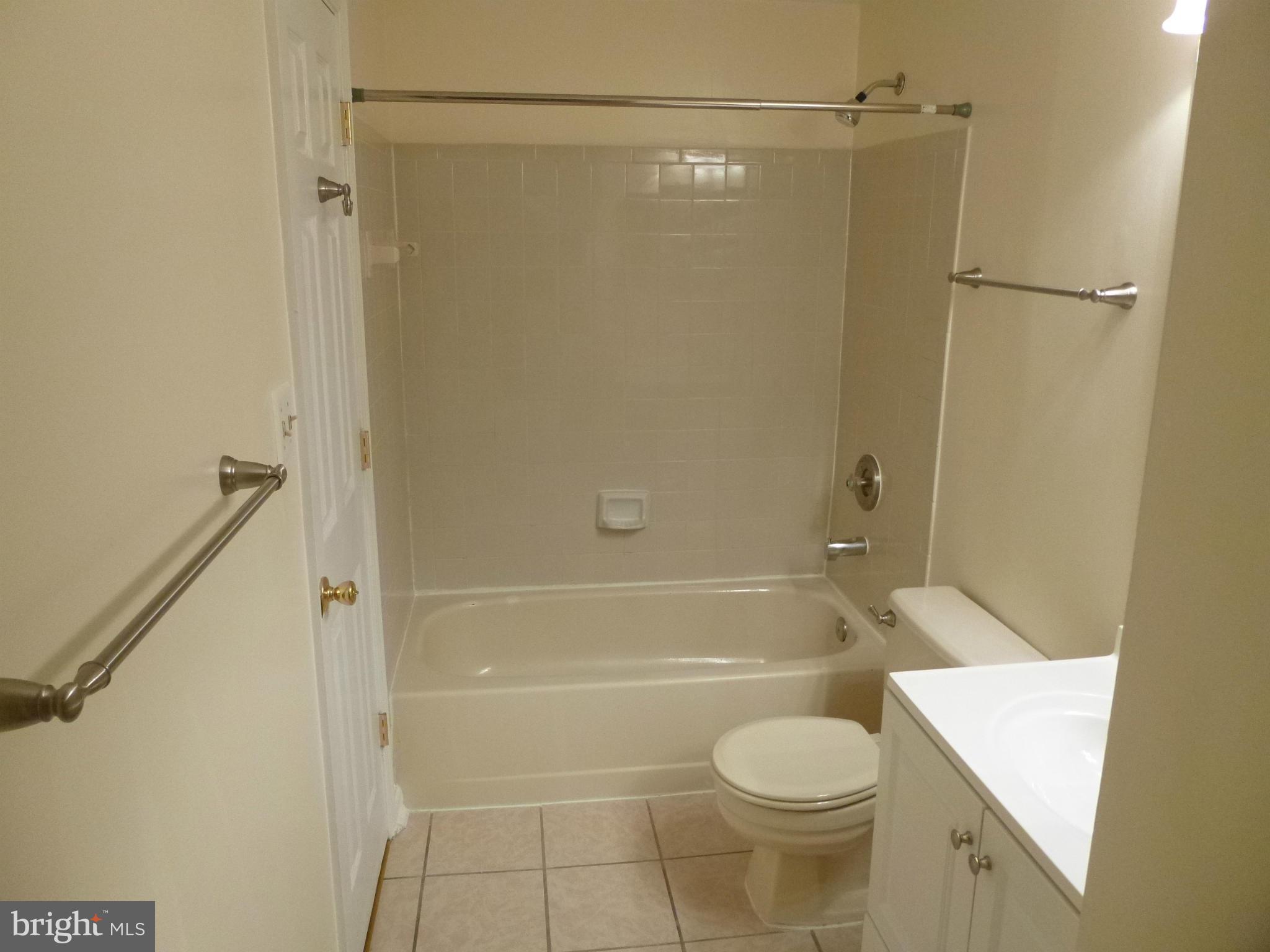 7443 Aspenpark Road Lorton, VA 22079 - Photo 10 of 16 Bath (Master)