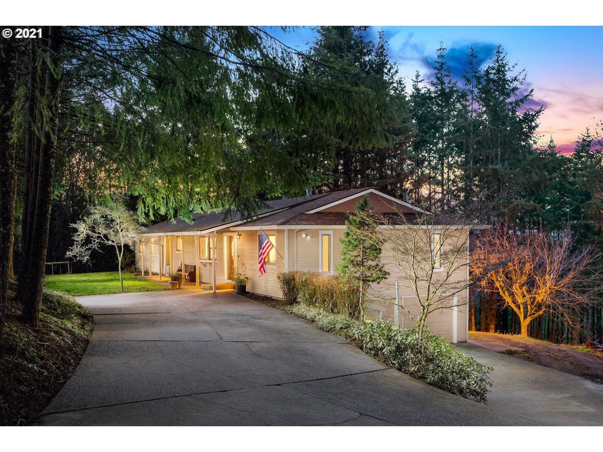25695 Southwest Neill Road Newberg, OR 97132 - Photo 1 of 31 Gallery Image 1