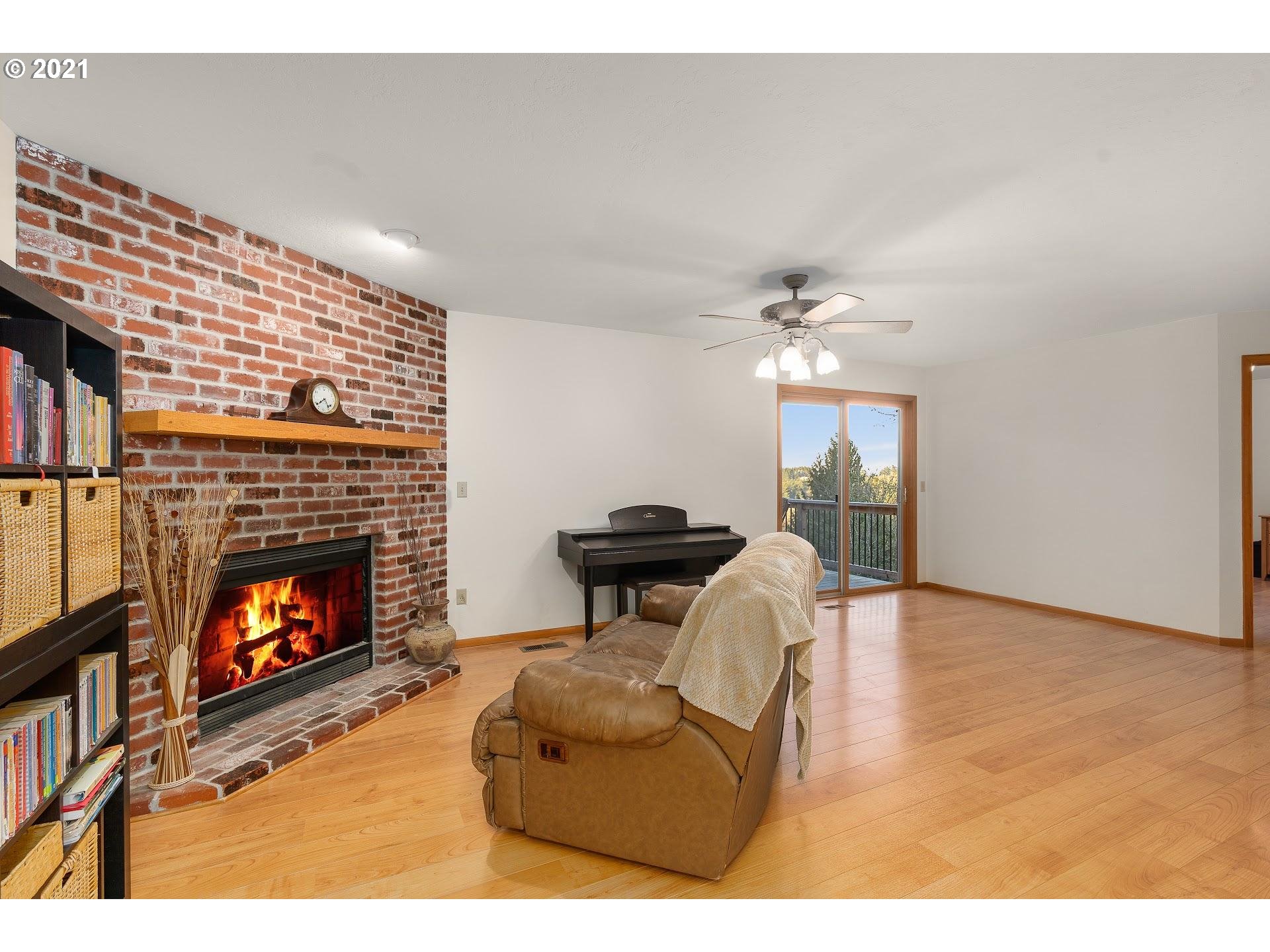 25695 Southwest Neill Road Newberg, OR 97132 - Photo 12 of 31 Gallery Image 12