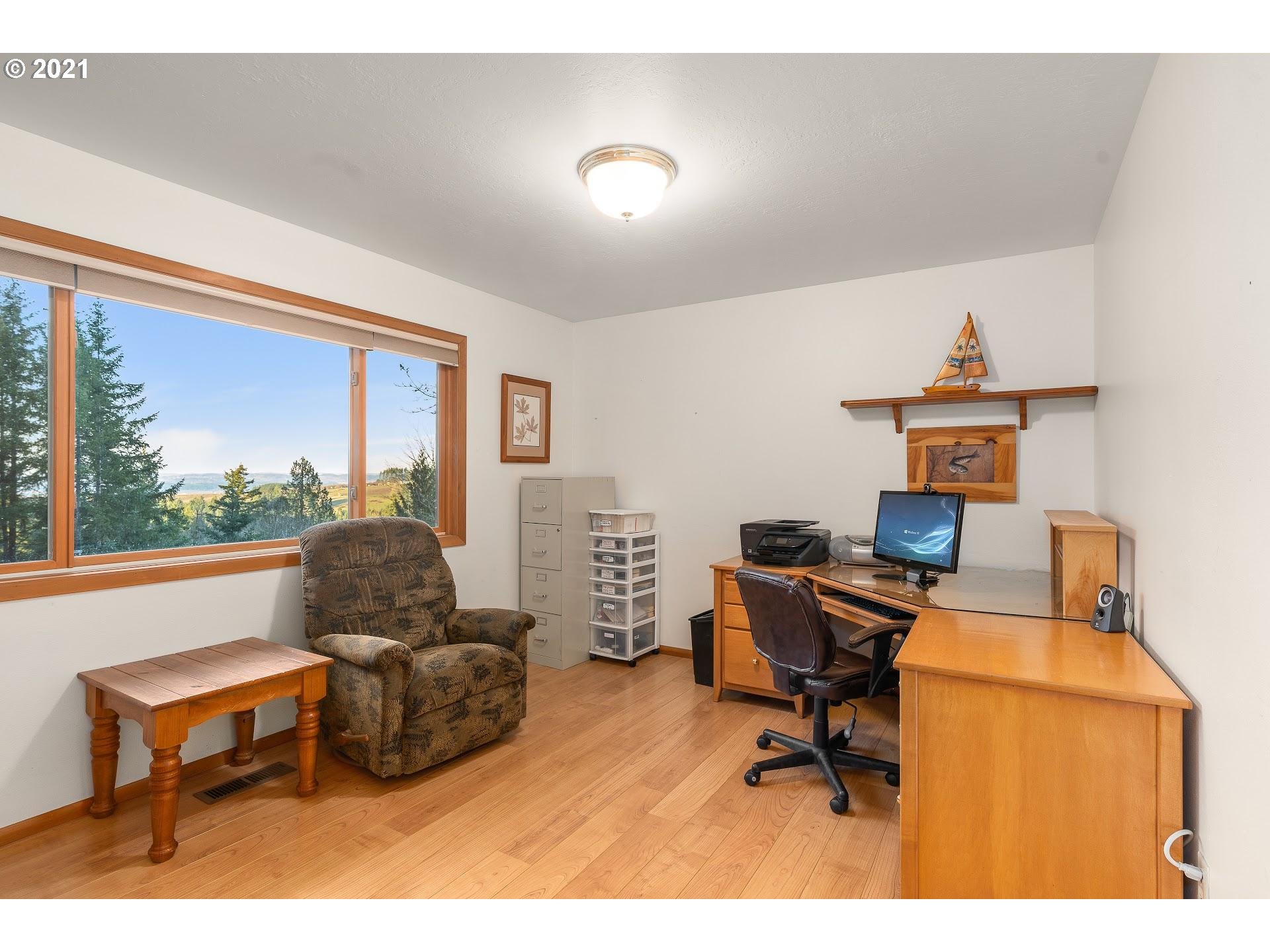 25695 Southwest Neill Road Newberg, OR 97132 - Photo 13 of 31 Gallery Image 13
