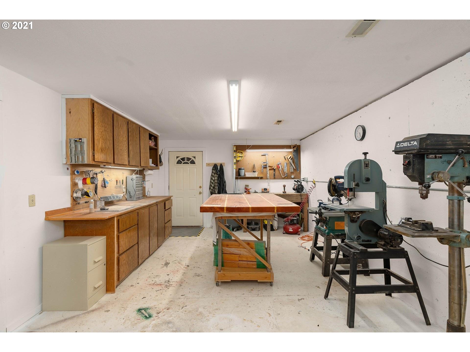 25695 Southwest Neill Road Newberg, OR 97132 - Photo 19 of 31 Gallery Image 19