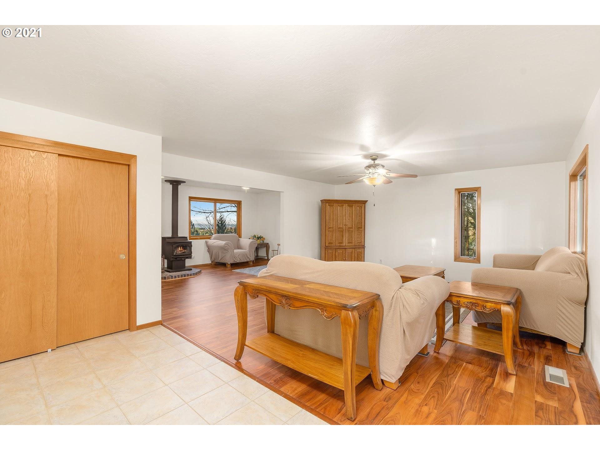 25695 Southwest Neill Road Newberg, OR 97132 - Photo 3 of 31 Gallery Image 3