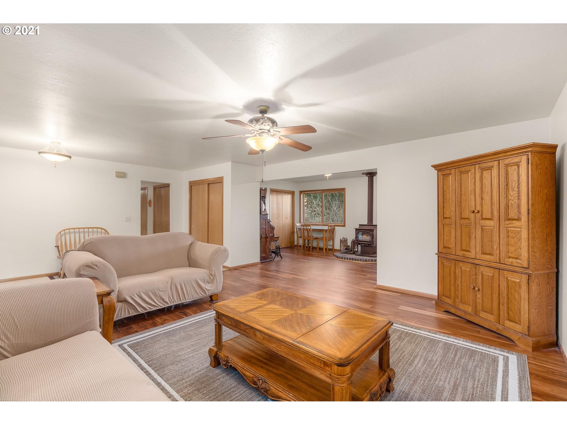 25695 Southwest Neill Road Newberg, OR 97132 - Photo 5 of 31 Gallery Image 5