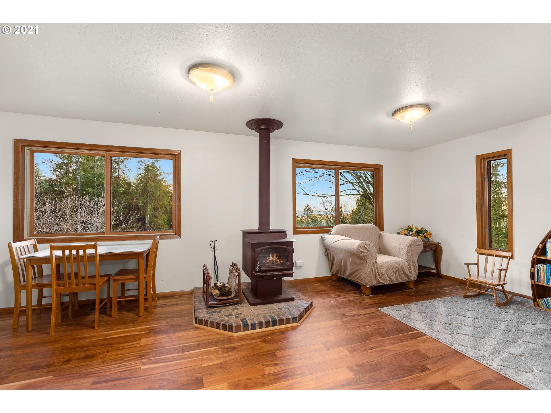 25695 Southwest Neill Road Newberg, OR 97132 - Photo 6 of 31 Gallery Image 6