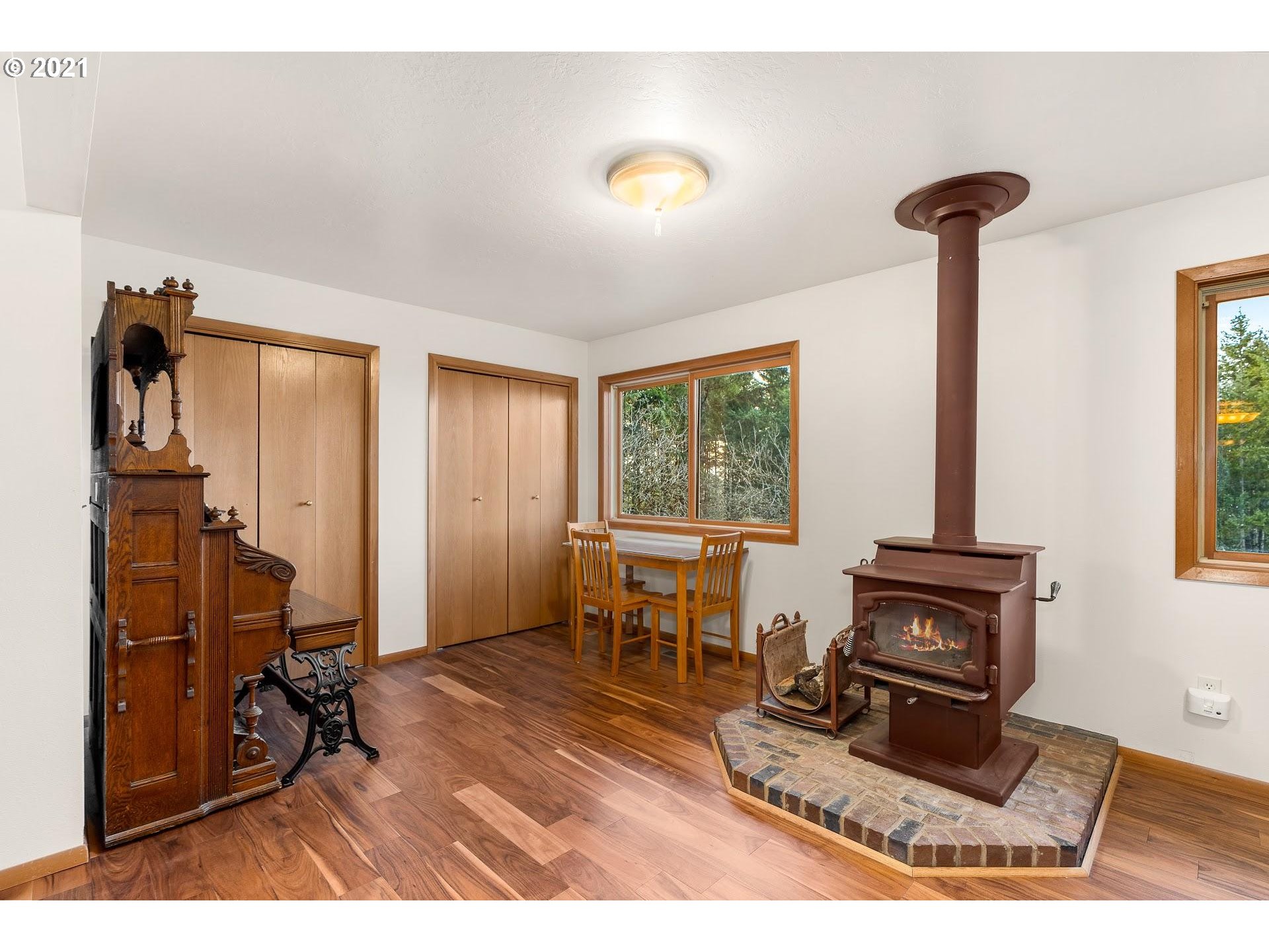 25695 Southwest Neill Road Newberg, OR 97132 - Photo 7 of 31 Gallery Image 7