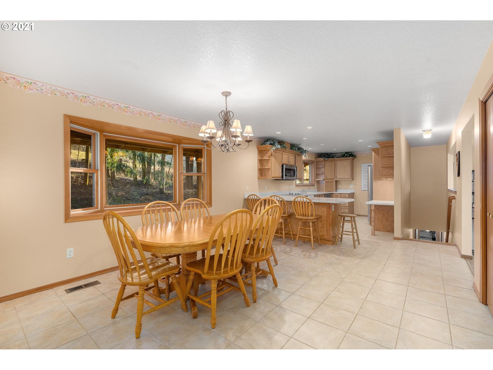 25695 Southwest Neill Road Newberg, OR 97132 - Photo 8 of 31 Gallery Image 8