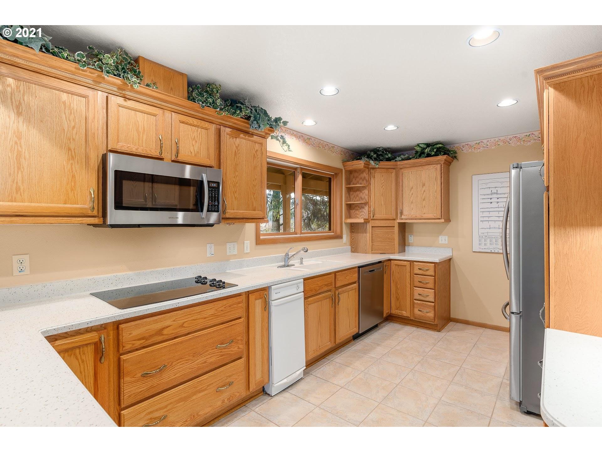25695 Southwest Neill Road Newberg, OR 97132 - Photo 10 of 31 Gallery Image 10