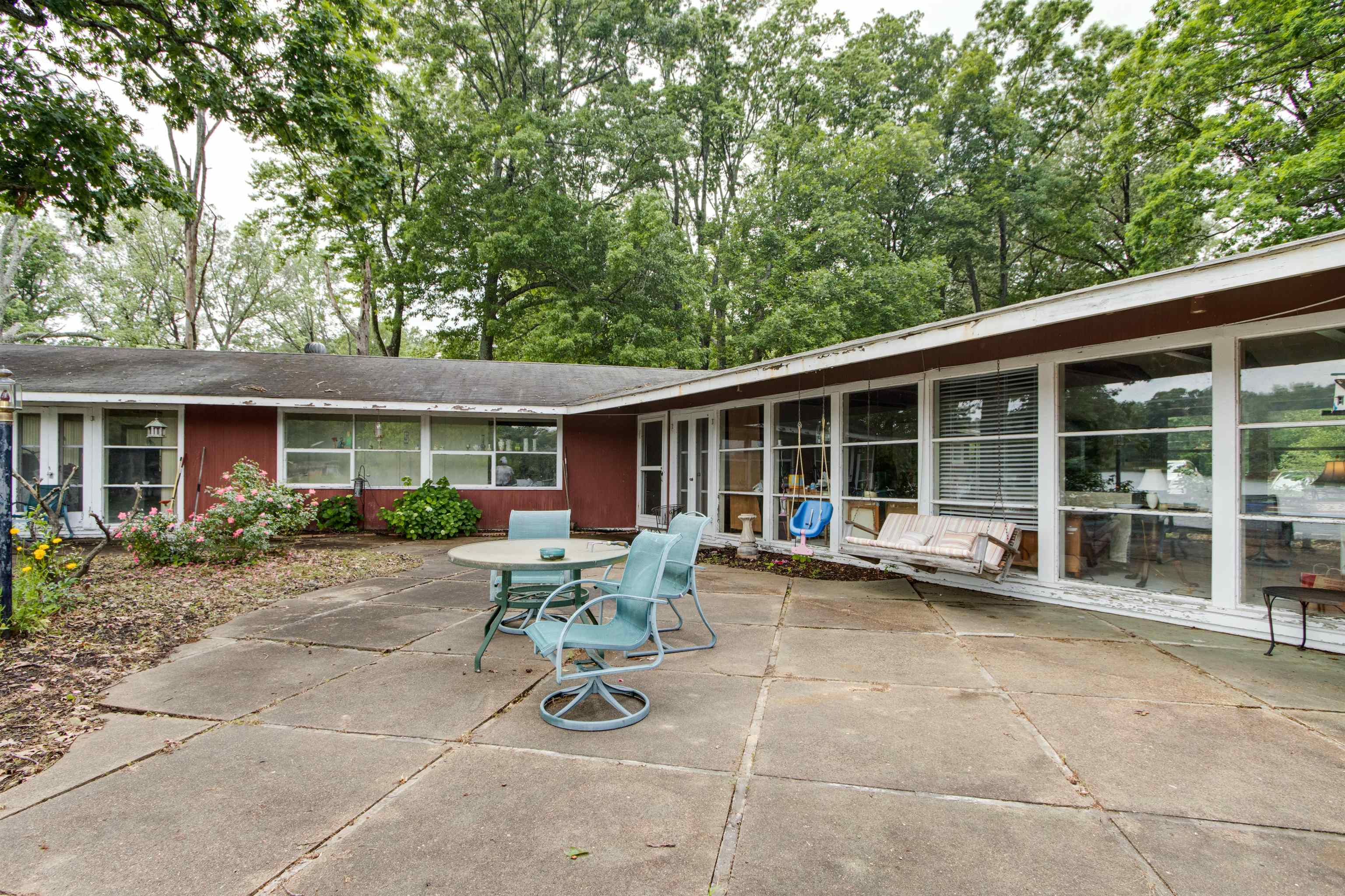 4920 Coro Road Memphis, TN 38109 - Photo 21 of 25 a view of a house with sitting area and garden