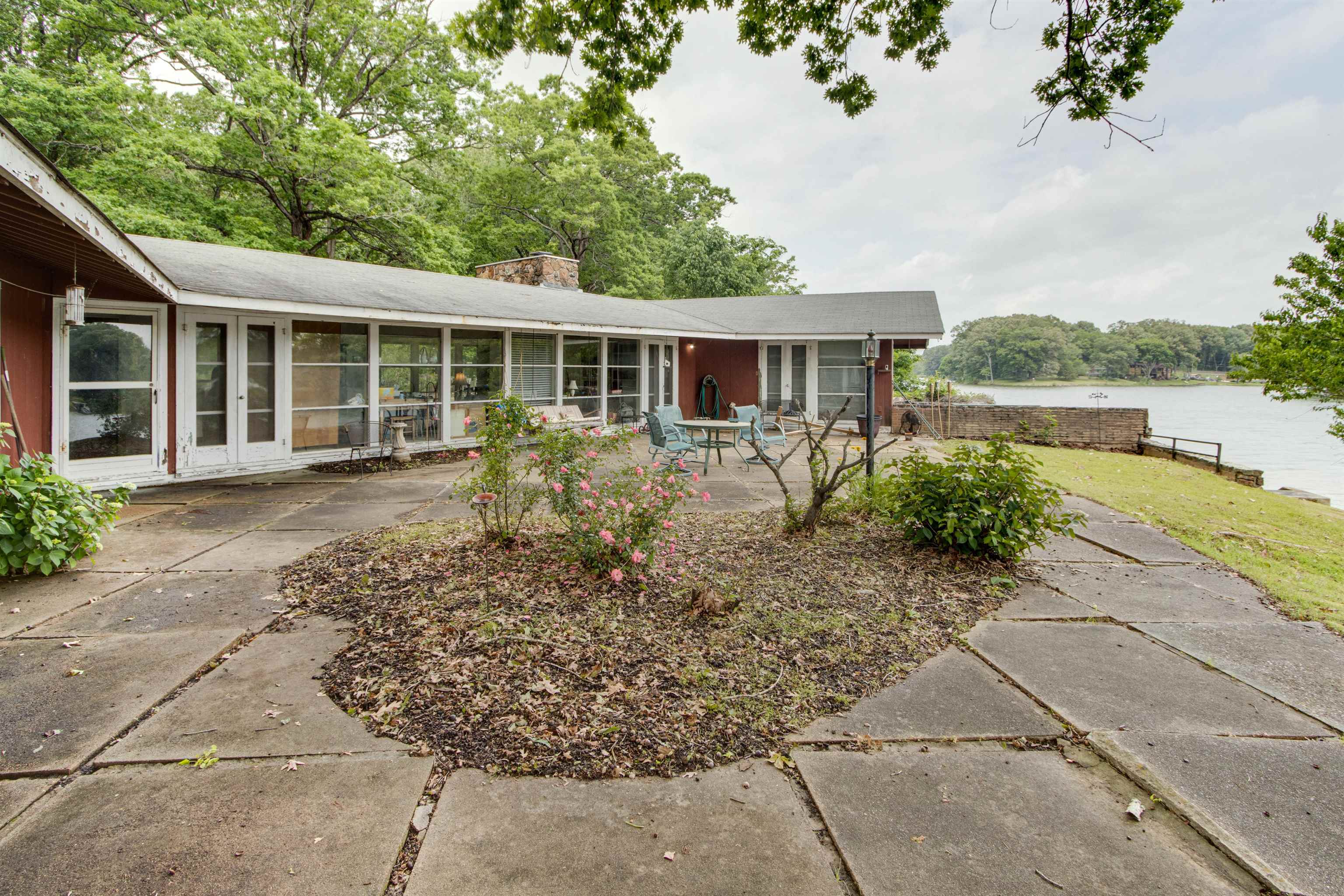 4920 Coro Road Memphis, TN 38109 - Photo 23 of 25 a front view of a house with garden