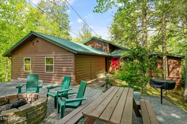$750,000 | 716 Country Oaks Drive, Pigeon Forge, TN 37863