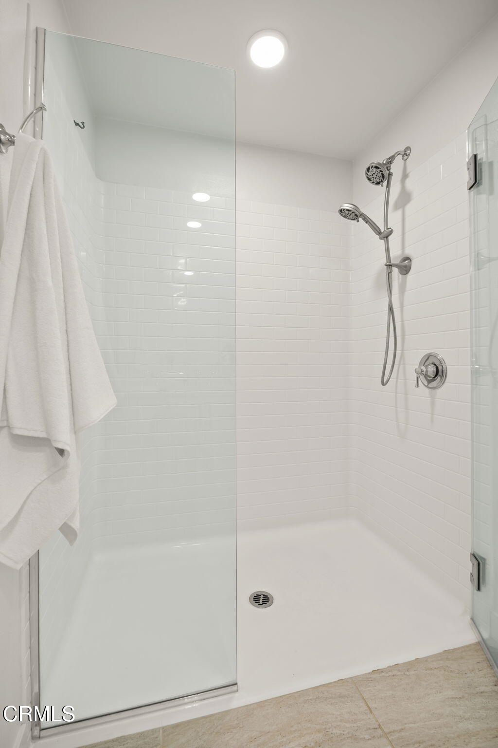 2800 Wagon Wheel Road, Unit 404 Oxnard, CA 93036 - Photo 29 of 43 a bathroom with a shower and a bath tub