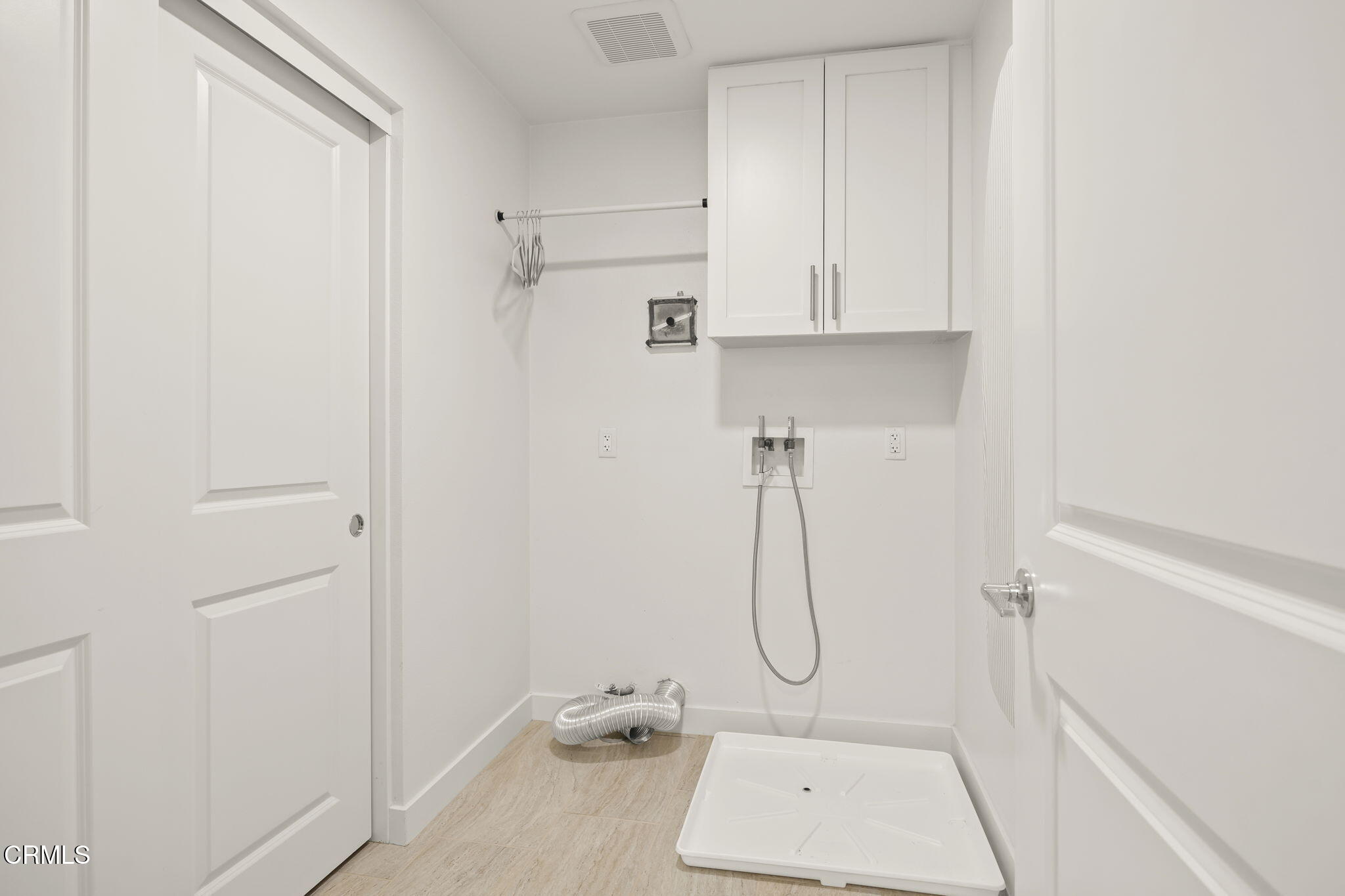 2800 Wagon Wheel Road, Unit 404 Oxnard, CA 93036 - Photo 36 of 43 a bathroom with a shower