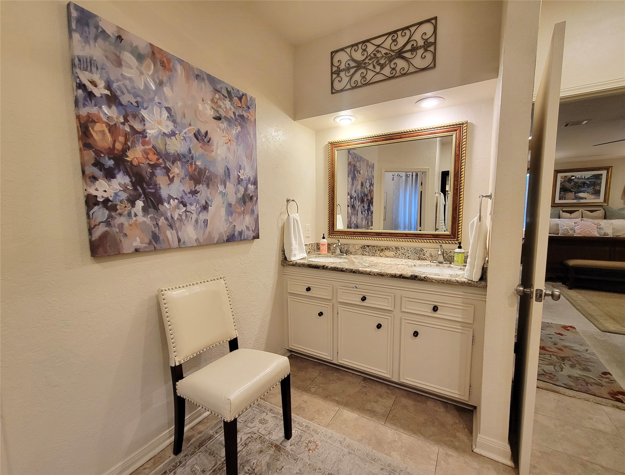 709 Palmer Drive Conroe, TX 77302 - Photo 22 of 48 Two separate sink / vanity areas.