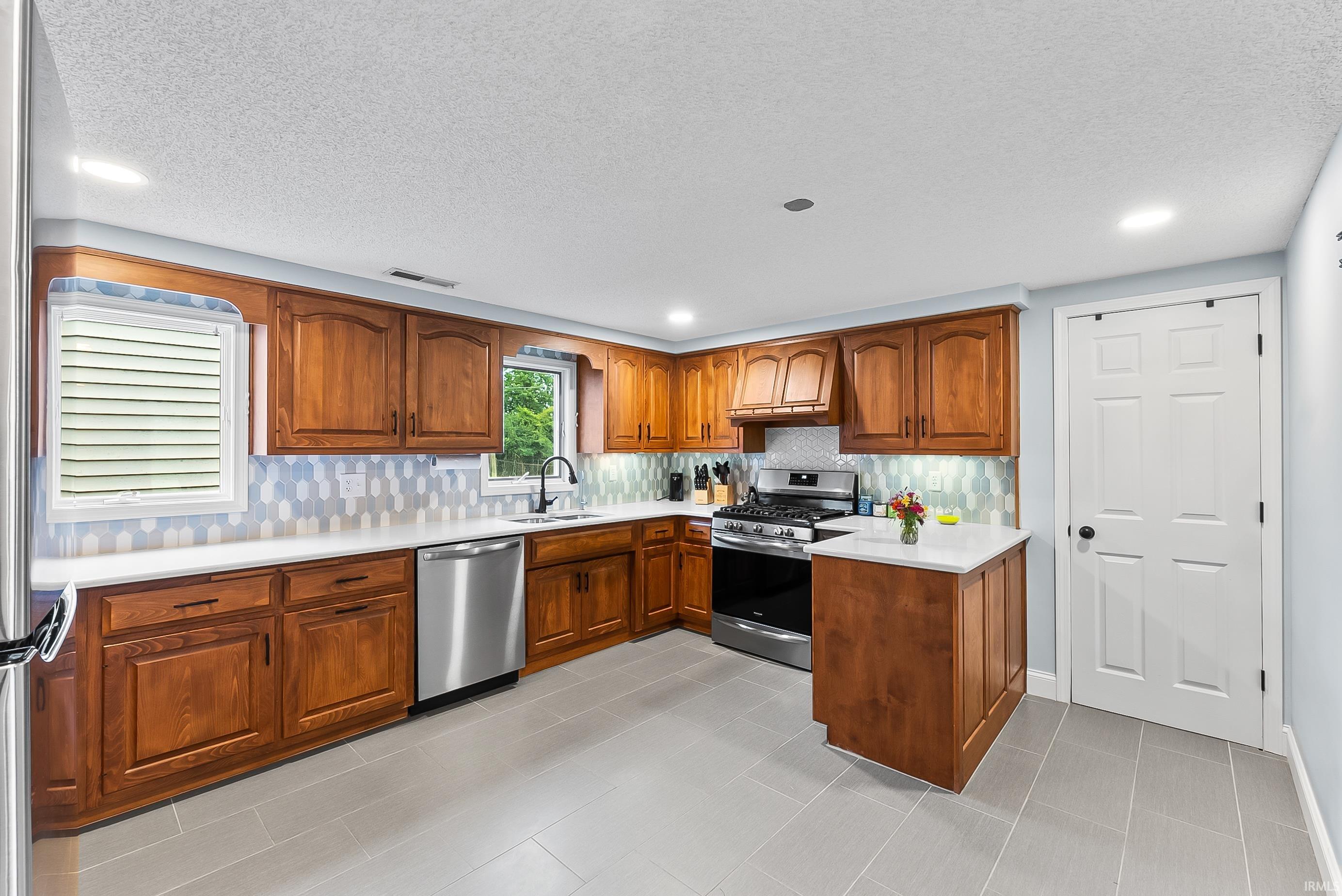 7717 Hosler Road Leo, IN 46765 - Photo 5 of 25 Gallery Image 5