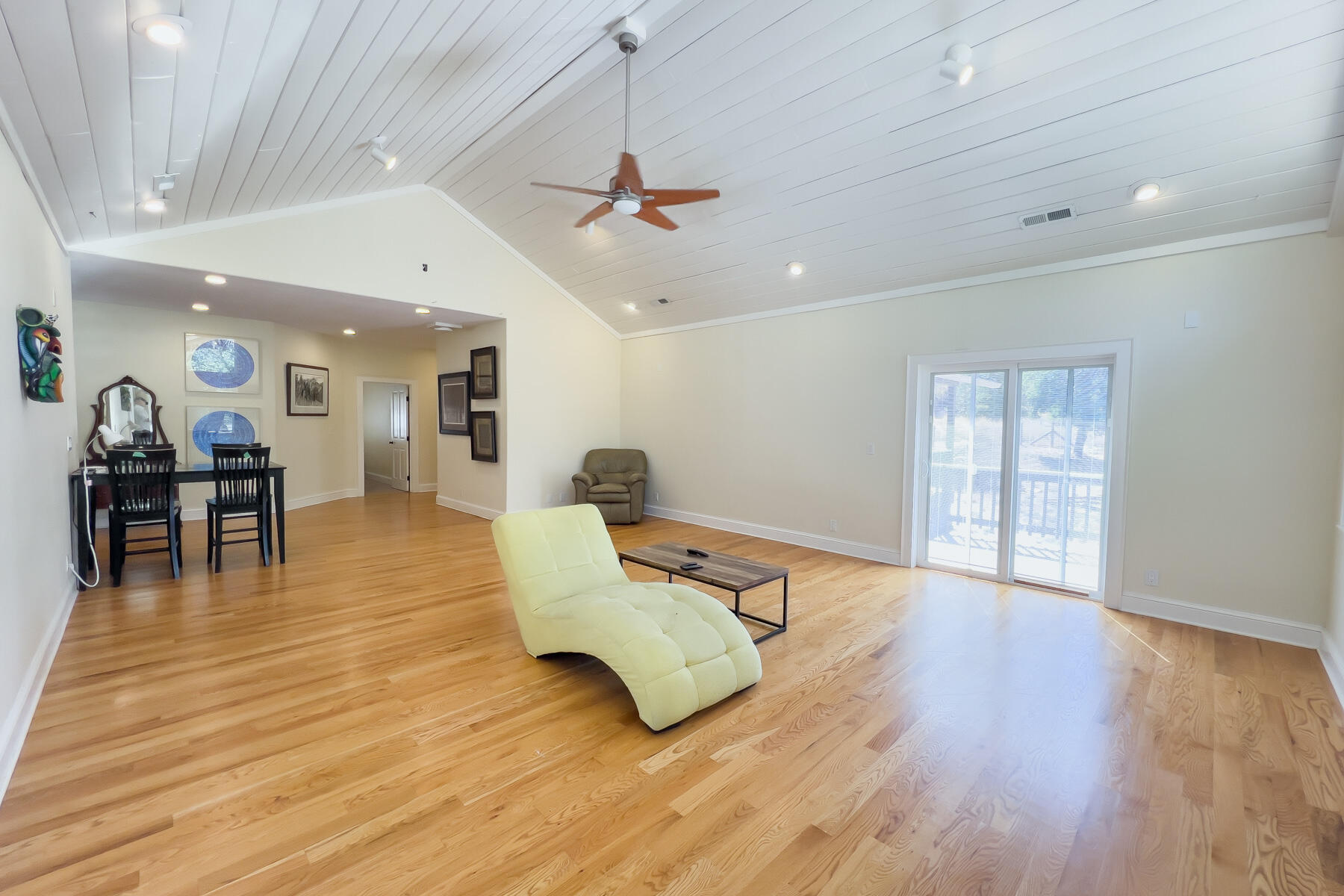 263 Deadwood Road Lewiston, CA 96052 - Photo 21 of 41 Living room